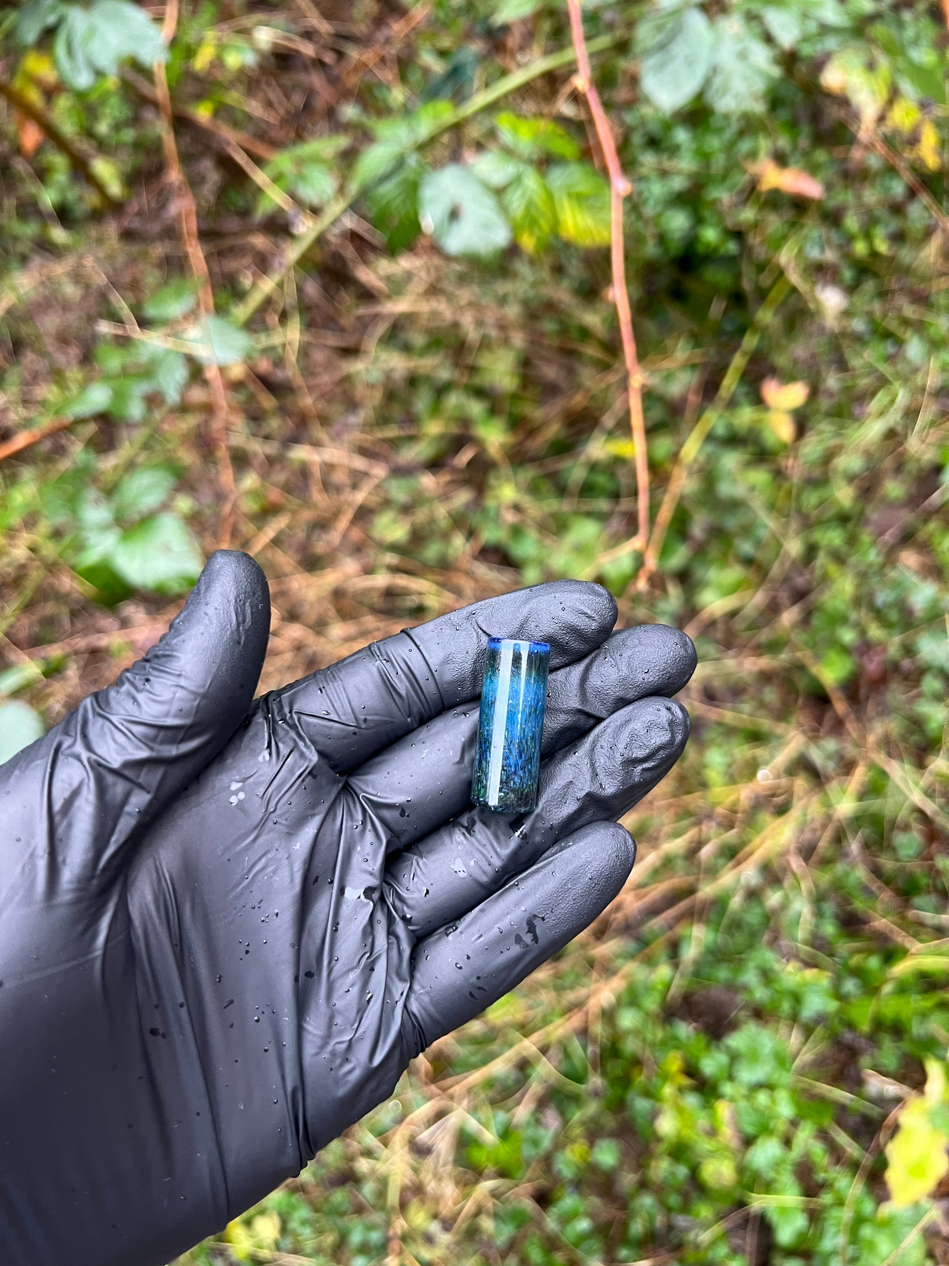 Blue sparkling striking frit