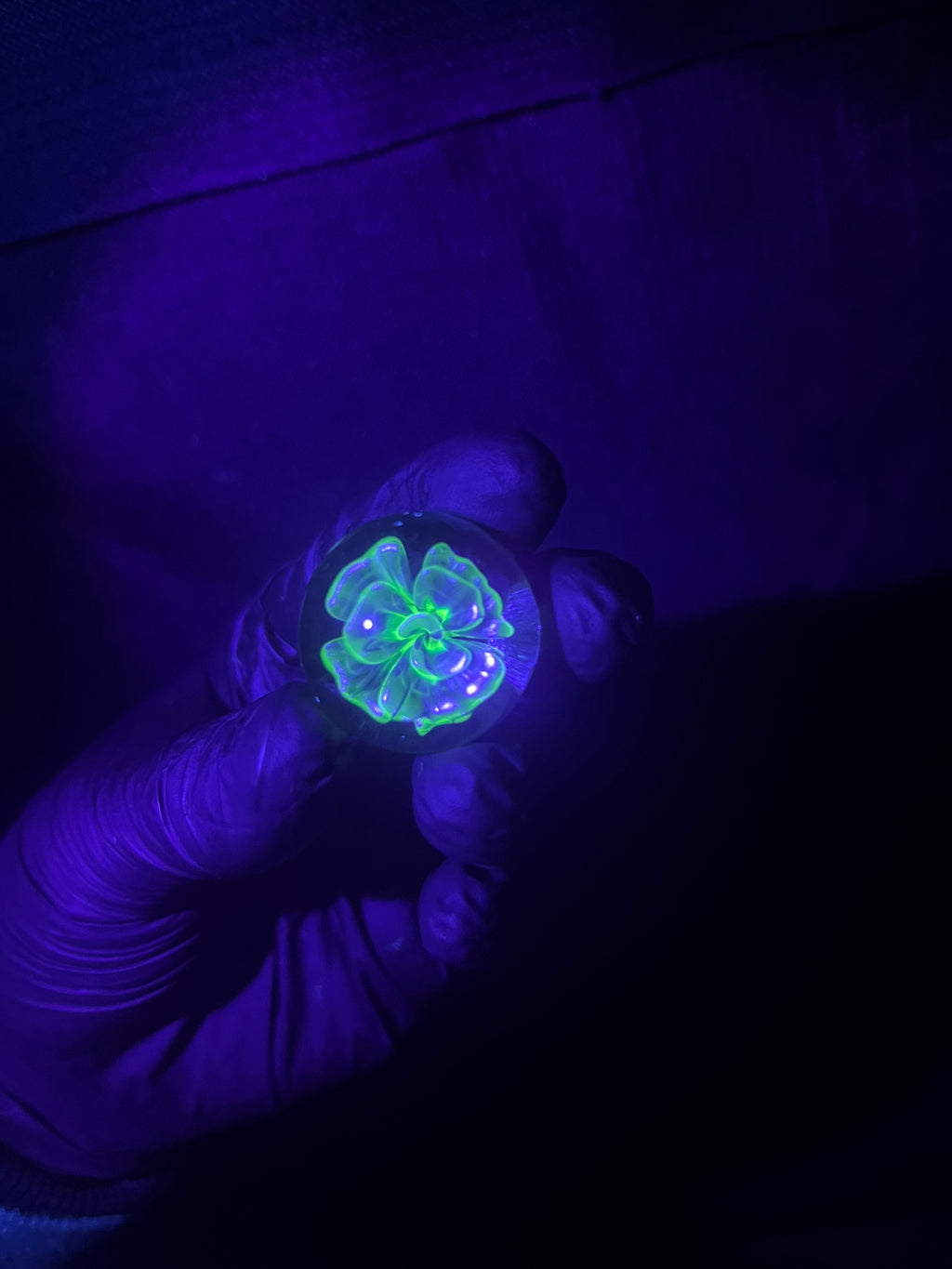 Neptunium UV flower with dots marble