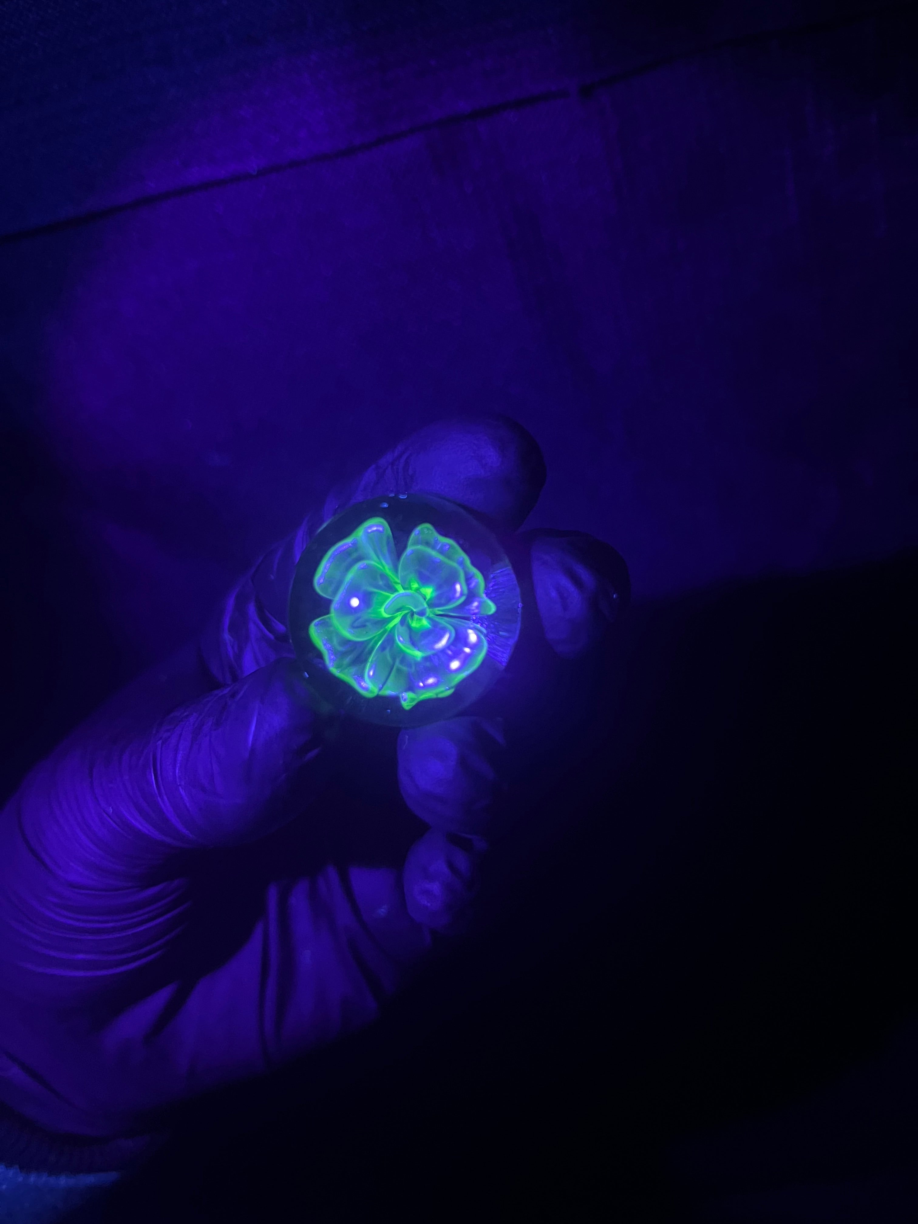 Neptunium UV flower with dots marble