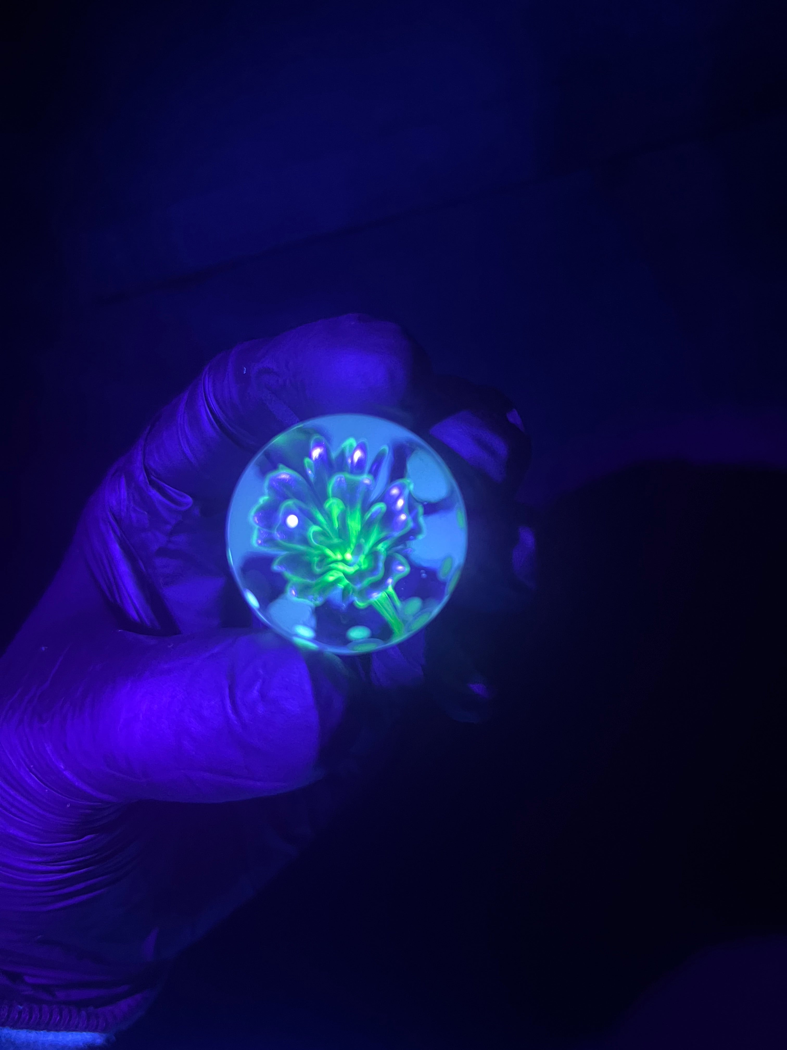 Neptunium UV flower with dots marble