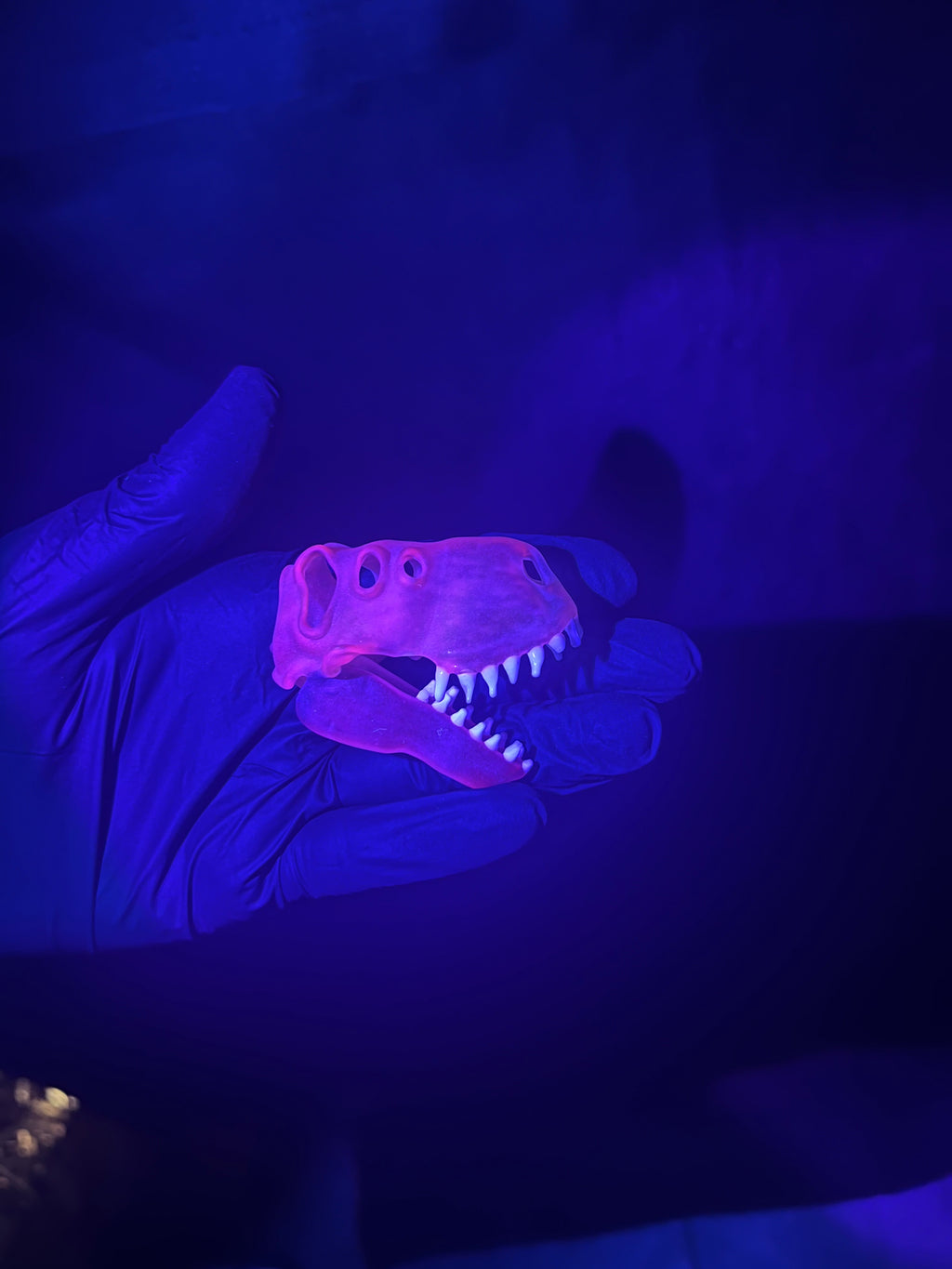 T-rex UV skull pendy