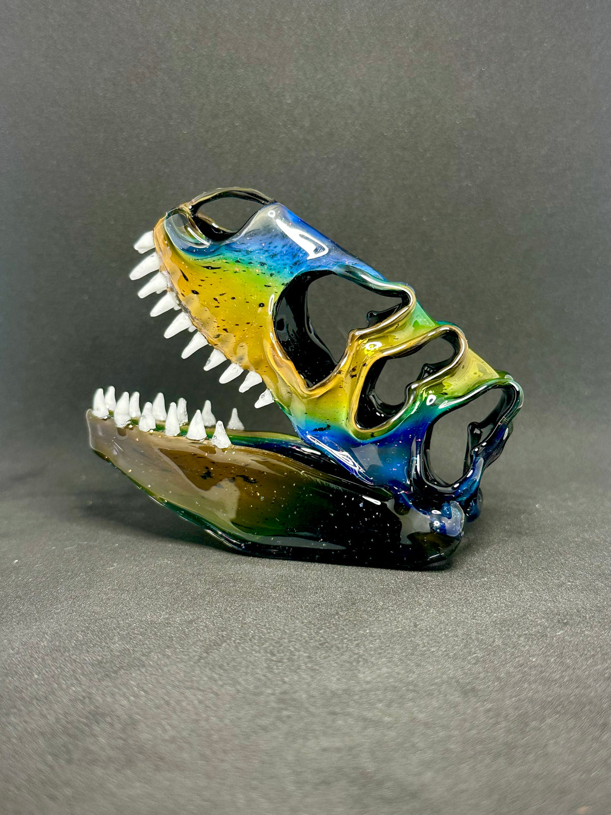 T rex skull Opals, Gold and Silver fume in collab with @buddhaflow_glass ( case include )