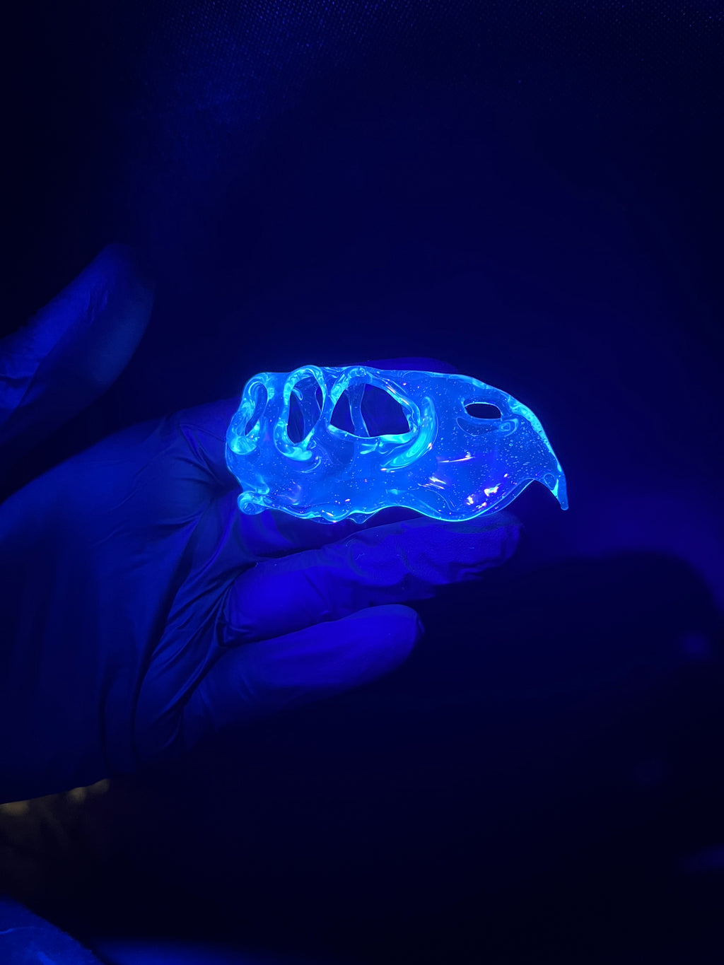 Terror bird UV blue skull pendy